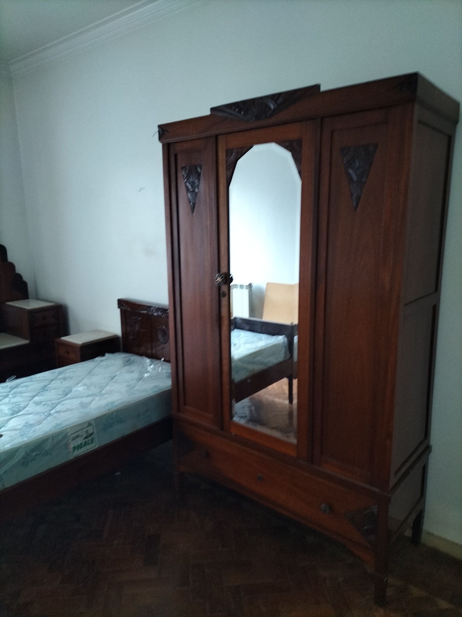 Mobília de quarto individual em cerejeira