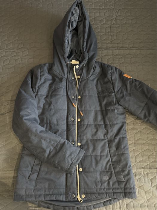 Продам женскую фирменую курточку Reebok