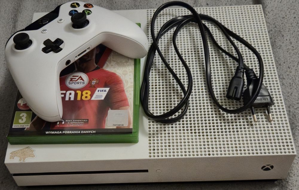 xBox One S 1tb z napędem + pad + gra