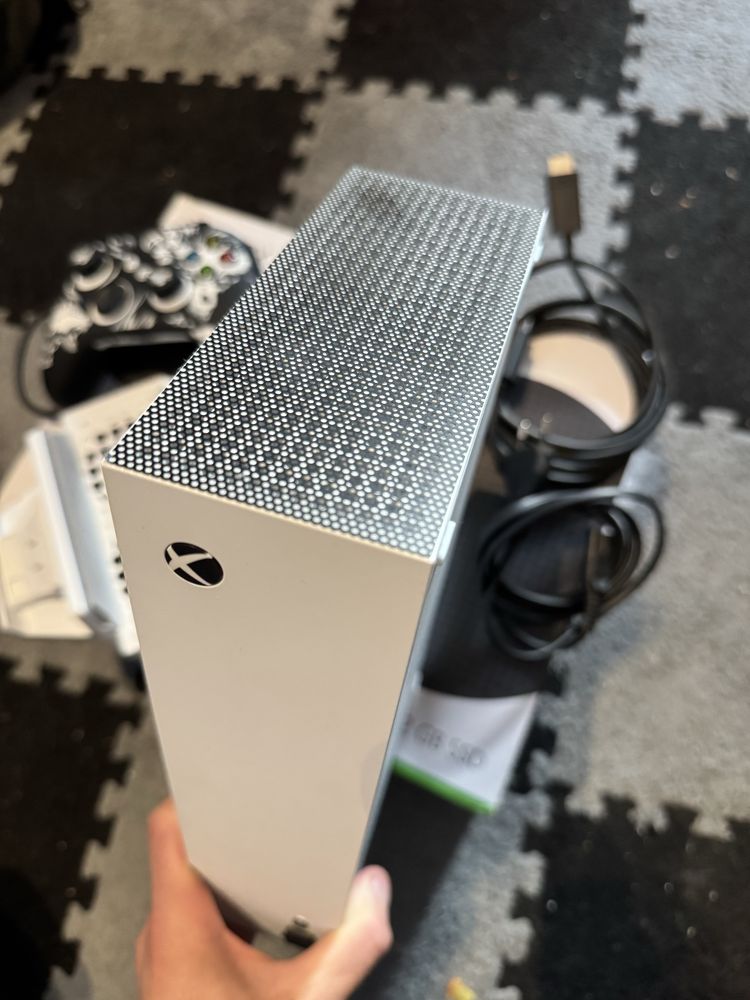 Xbox Series S + dysk+ podstawka chlodzaca ze stojakami na pady