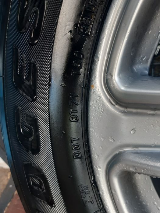Komplet kół Ford z oponami Bridgestone Dueler 265/65r17 z 2021 r.