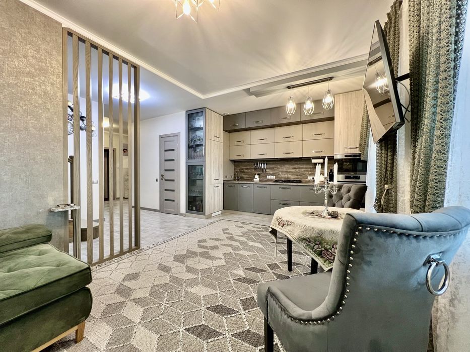 Будинок (таунхаус) з технікою та меблями