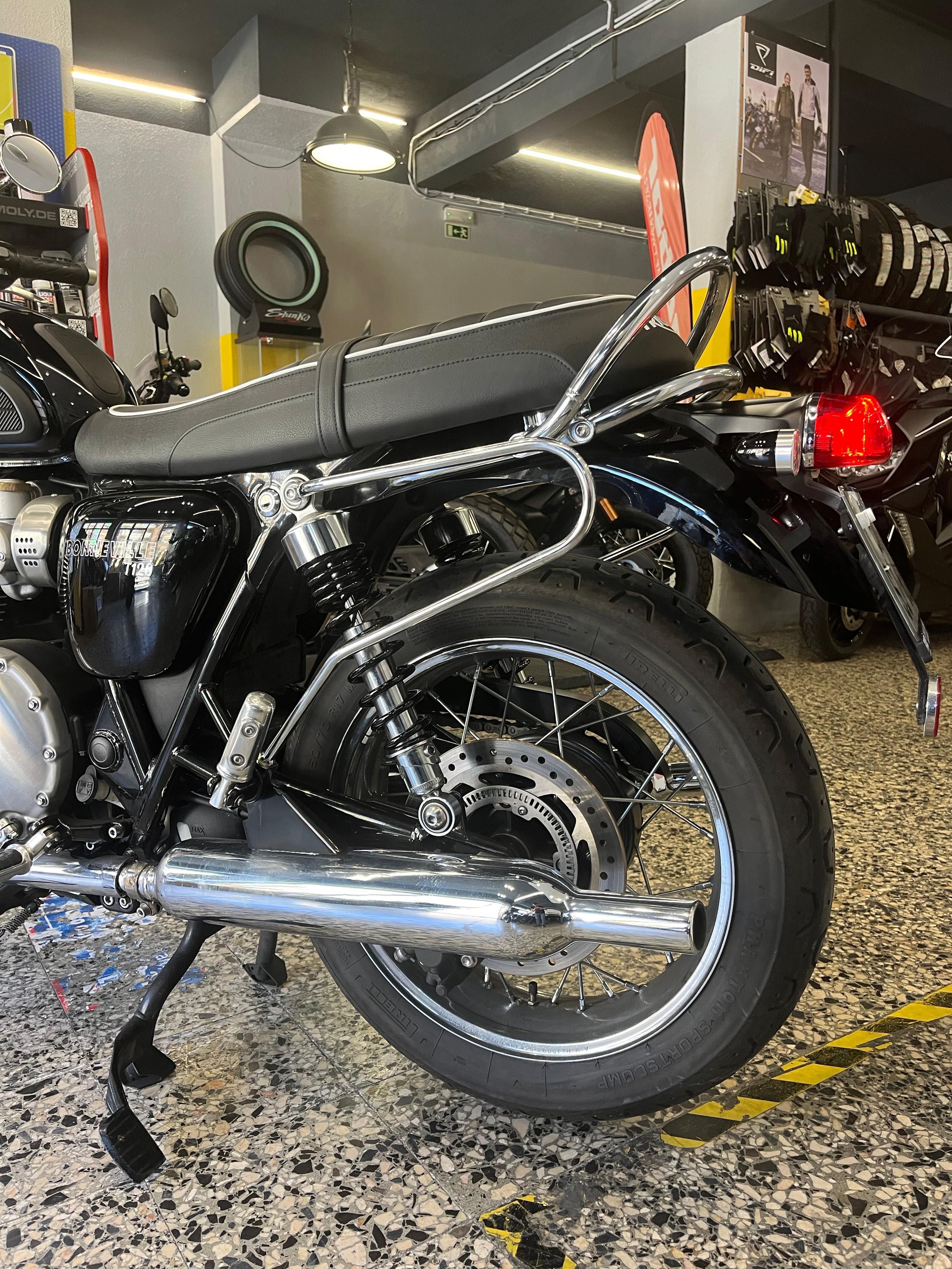 Triumph Bonneville T 120 Intemporal e Distinta Segura e Fiável