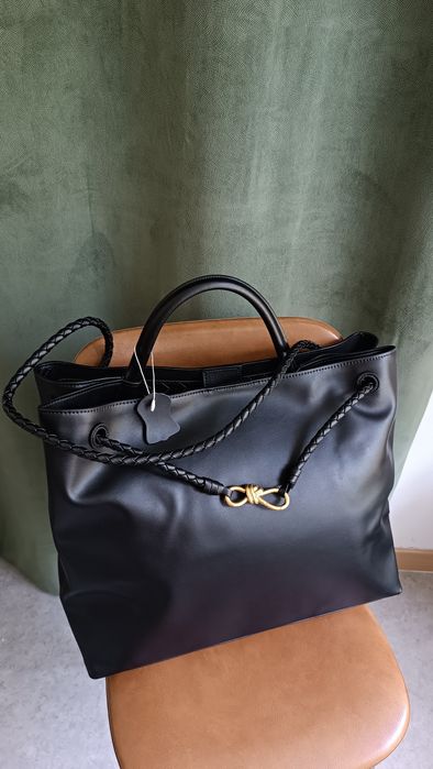 Сумка шкіряна, нова, вмістка