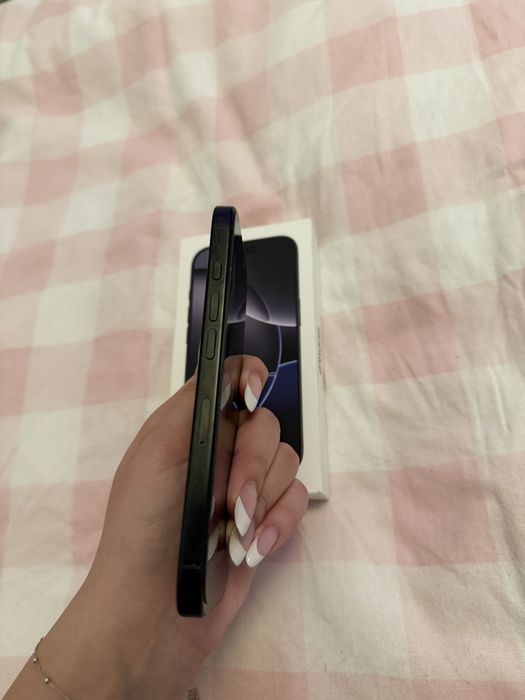 iPhone 16 Pro 128GB Black Titanium