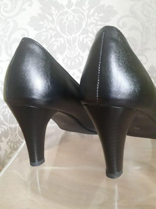 Buty na obcasie-nowe.