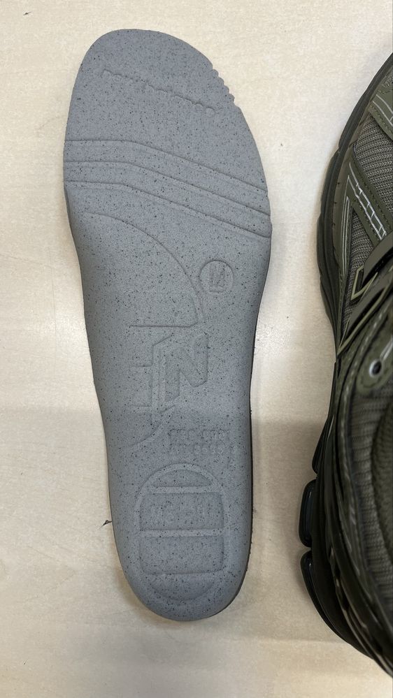 New Balance M1906RHB - Us 9 (42,5) Оригінал