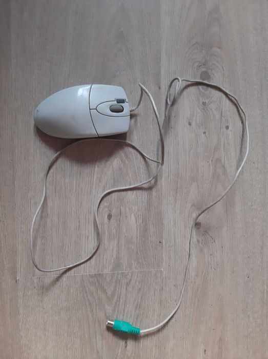 Старая компютерная мышка