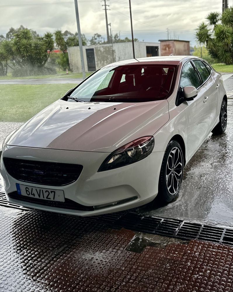 Volvo v40 d2 2013