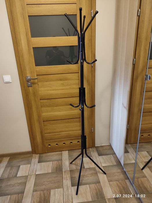 Nowy czarny wieszak organizer na ubrania stojący