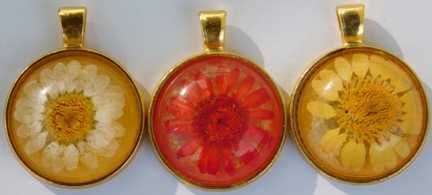 Кулон. Натуральные цветы. Ручная работа.