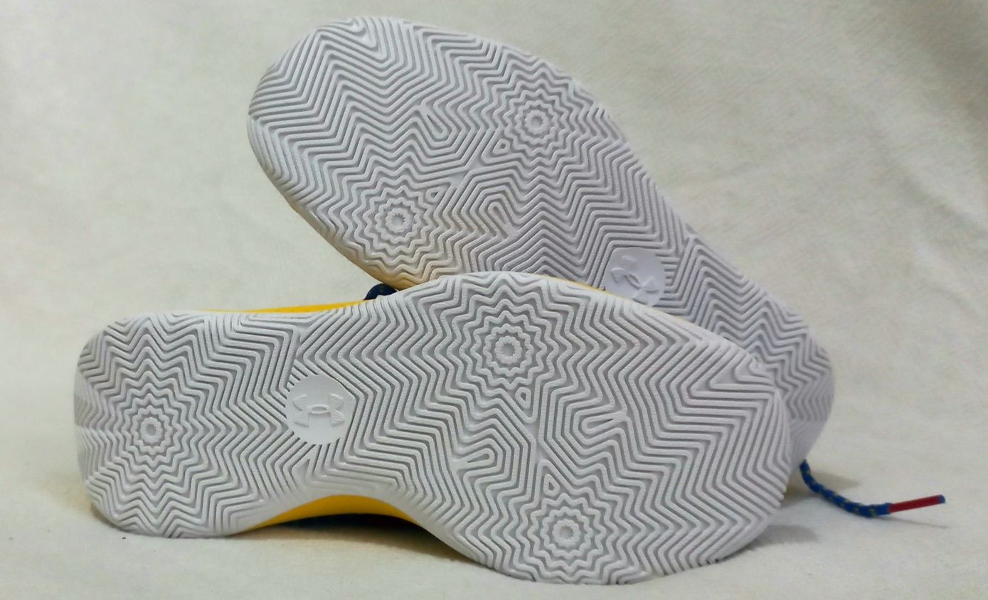 Buty żółto-niebieskie Under Armour GS Curry 3Z7 rozmiar 36 władka 23