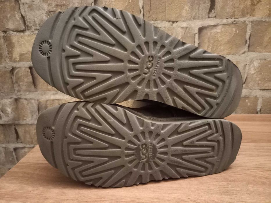 Зимние сапоги на натуральном меху Ugg размер 39.