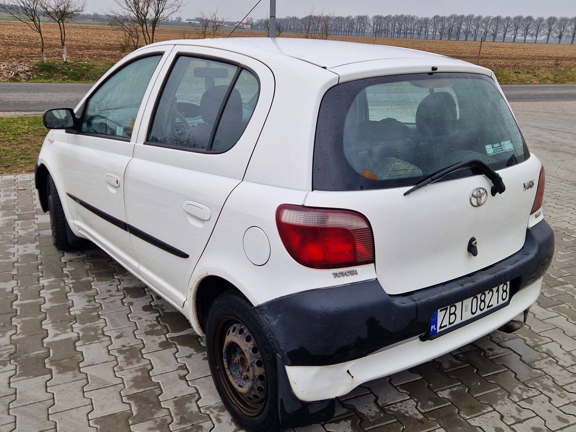 Toyota Yaris 1.0 * 5 drzwi .