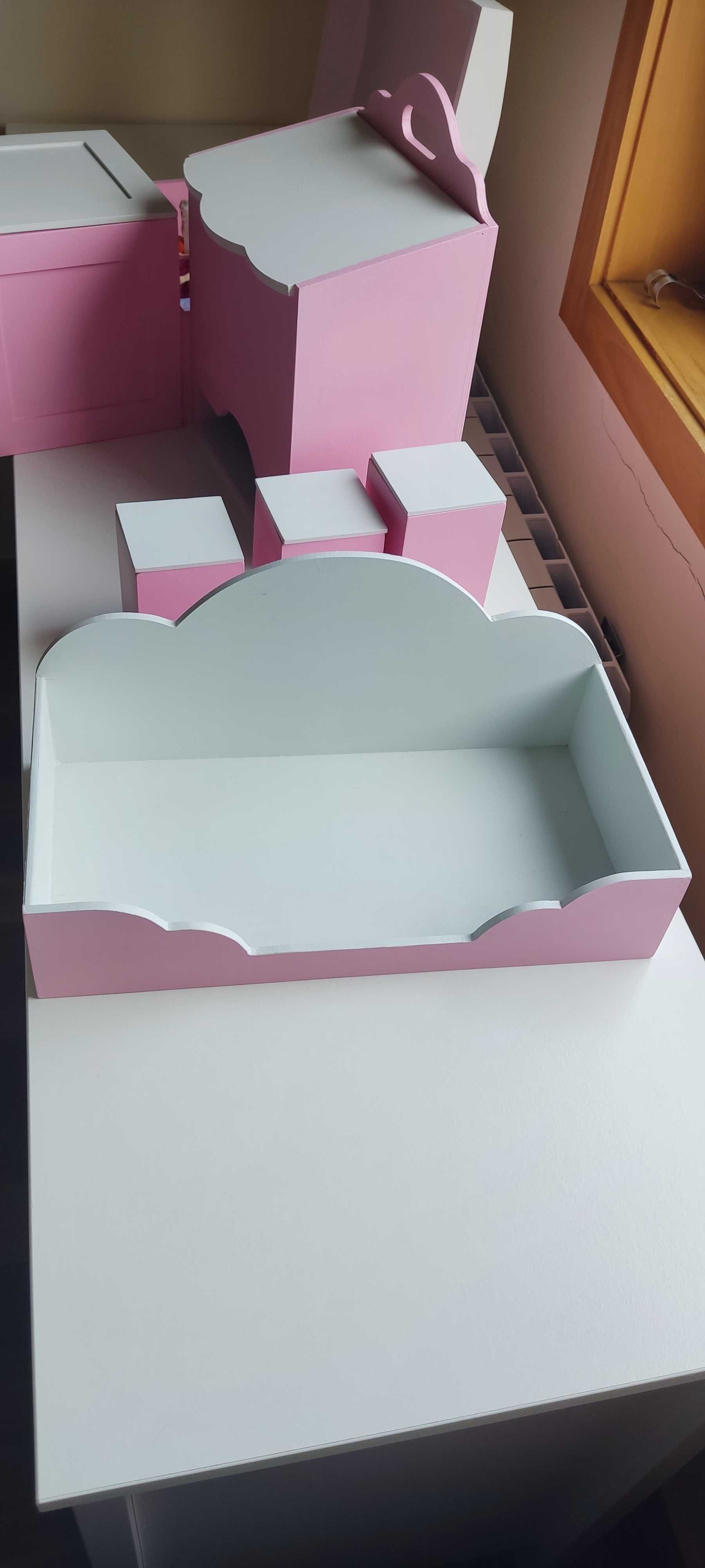 Kit de arrumos bebê Rosa: Baú, Porta fraldas, porta items e +4 peças