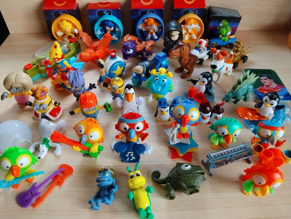 Киндер Макси с Макдональдса игрушки. Попугаи, миньены