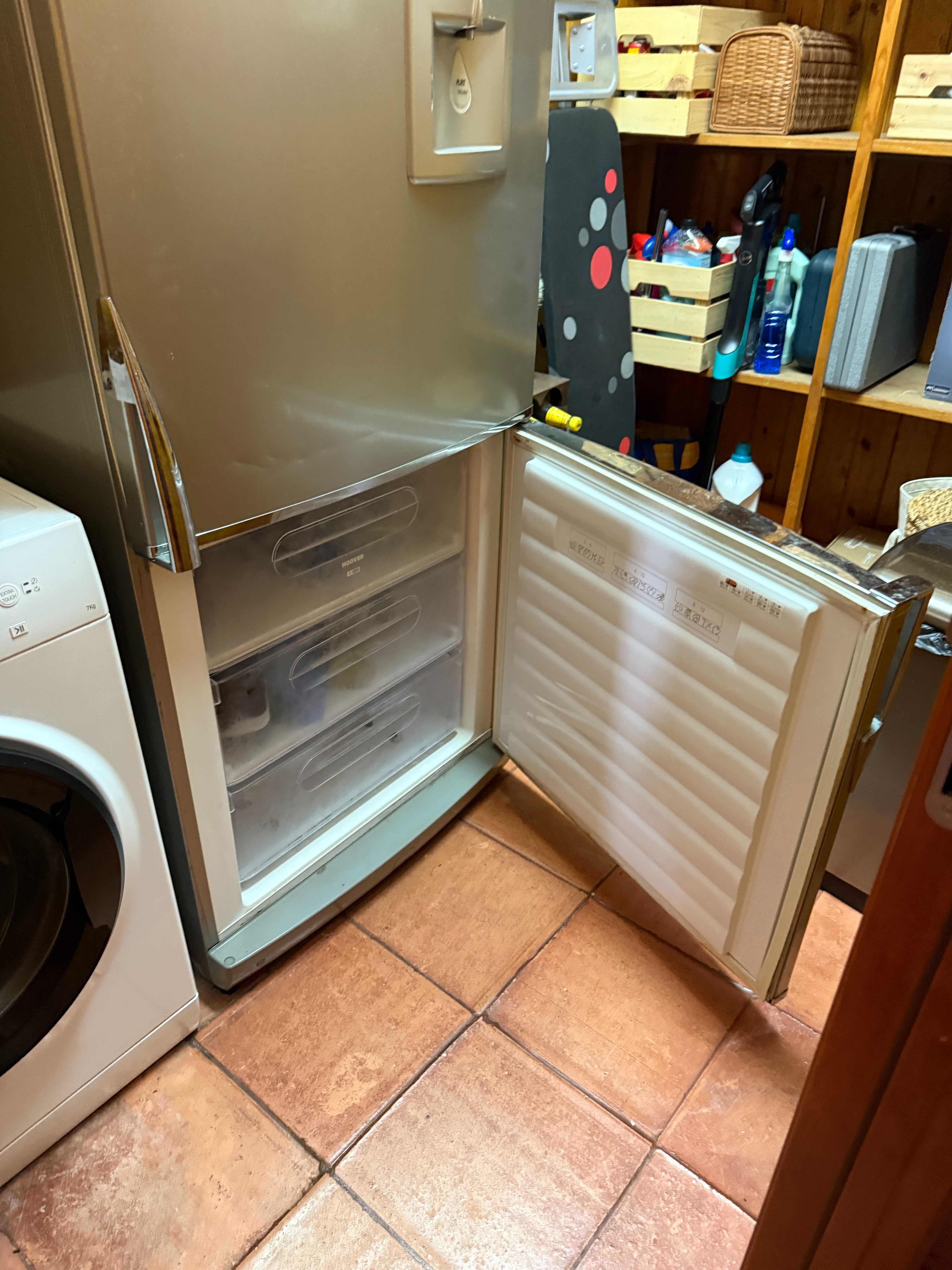 Frigorífico Combinado Hoover A Class – Inox com Dispensador de Água