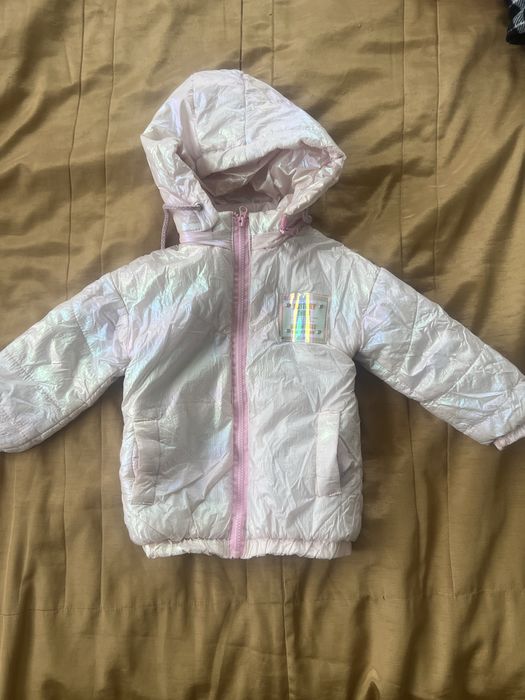 Курточки на дівчинку розмір 98-104 см в гарному  станв