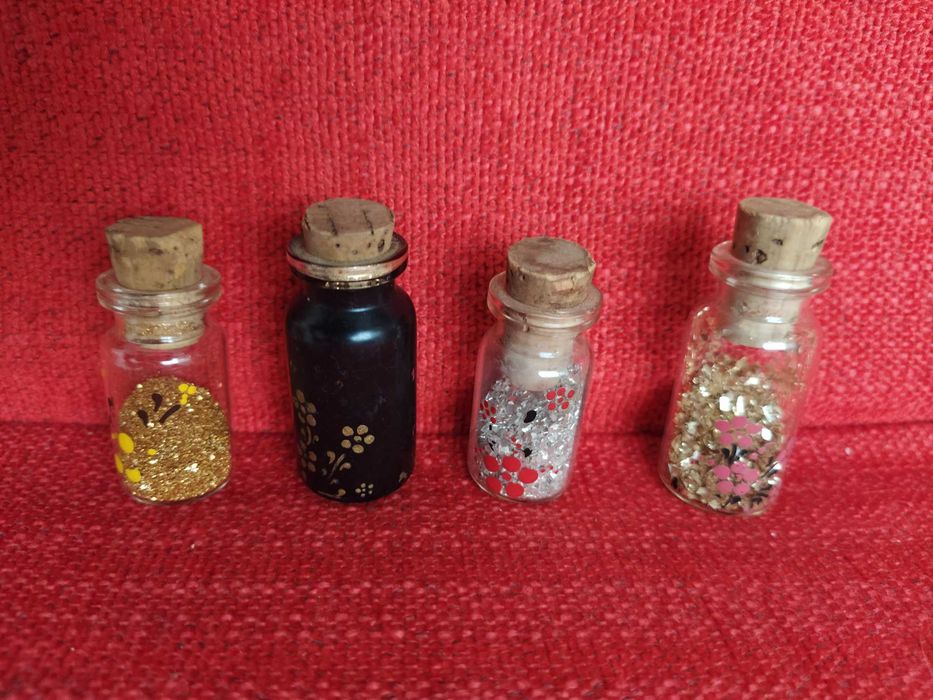 Frasquinhos miniatura c/flores pintadas e purpurinas