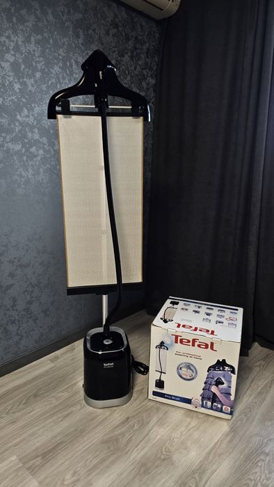 Відпарювач одягу Tefal Pro Style.
