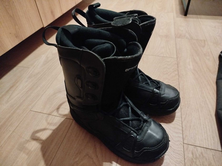 Deska snowboardowa z butami