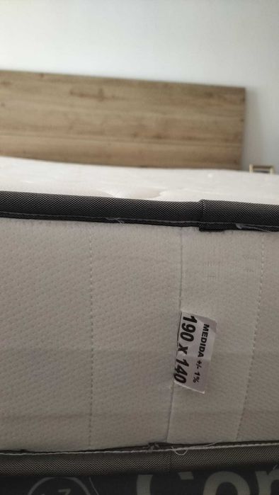 Colchão 140x190 praticamente novo