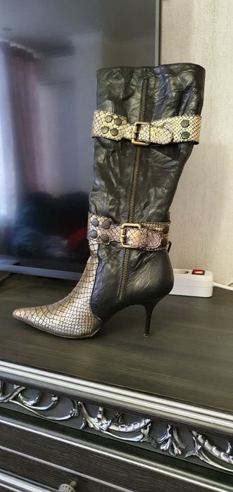 Продаю сапоги Dolce Gabbana Италия оригинал