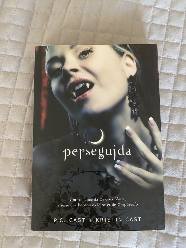 Livro perseguida saga casa da noite/house of night