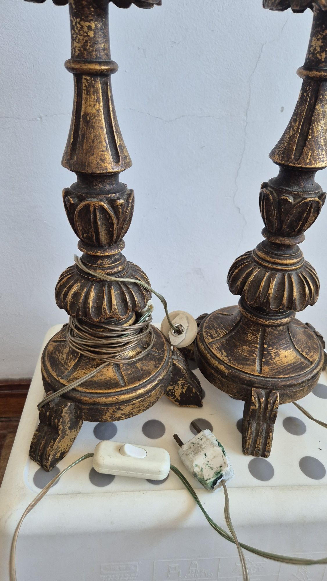 Candeeiros antigos dourados para restauro