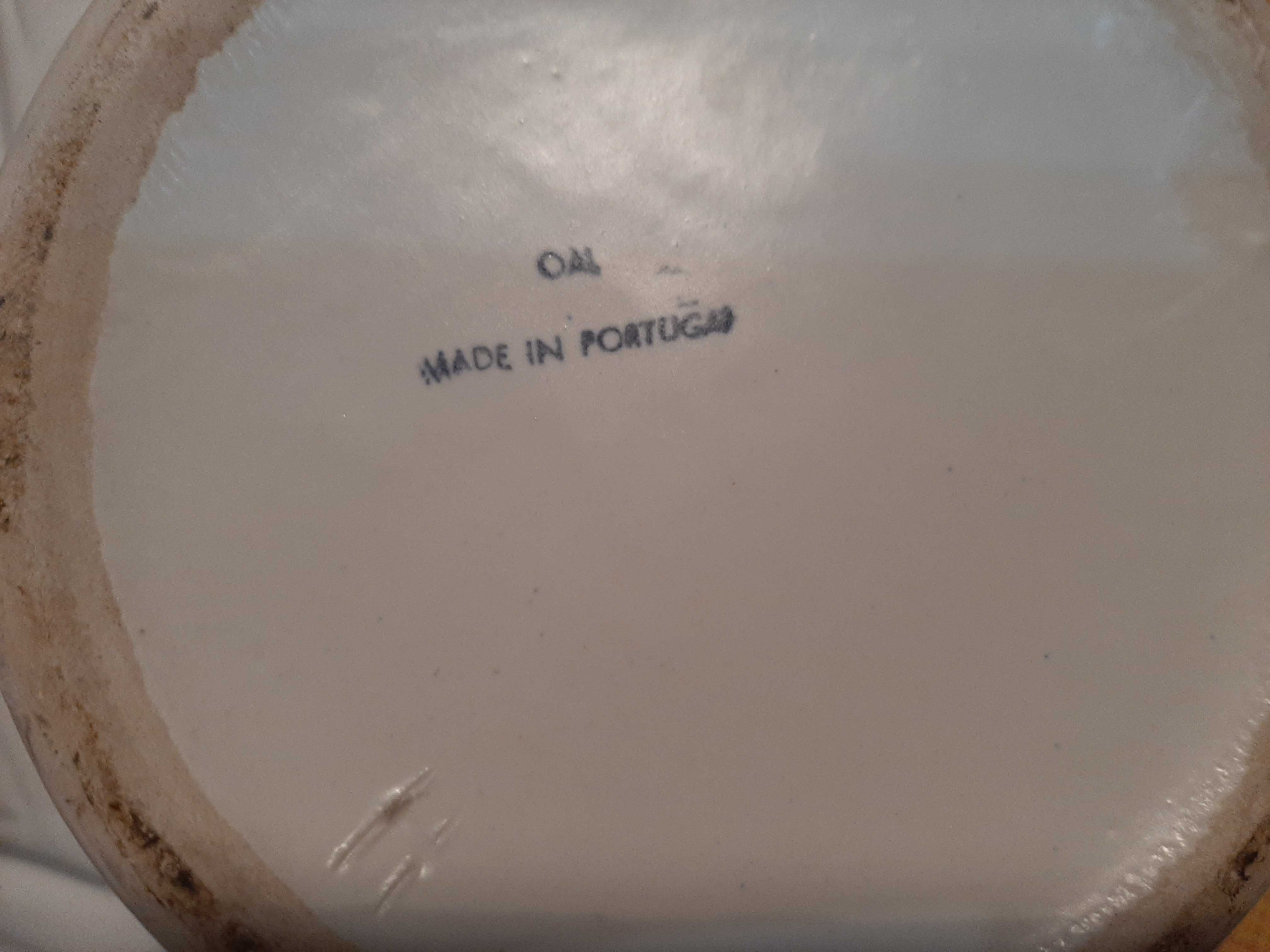 Terrina branca da marca OAL, Made in Portugal