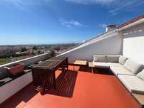 T3 Duplex com Terraço Vista Mar em Sassoeiros – Oportunidade Única!