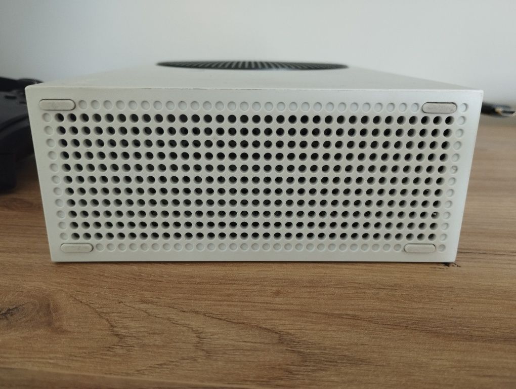 Sprzedam Xbox series s + dwa pady