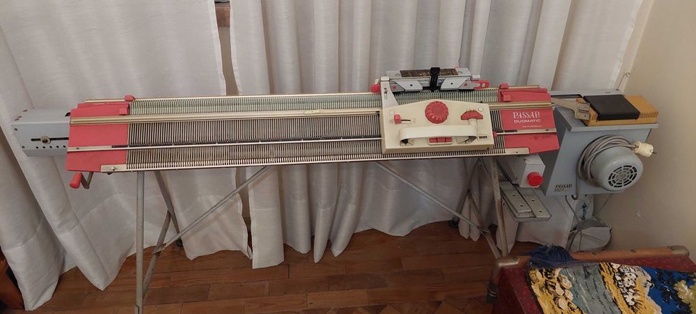 Máquina de tricotar Passap duomatic com motor Passap electra