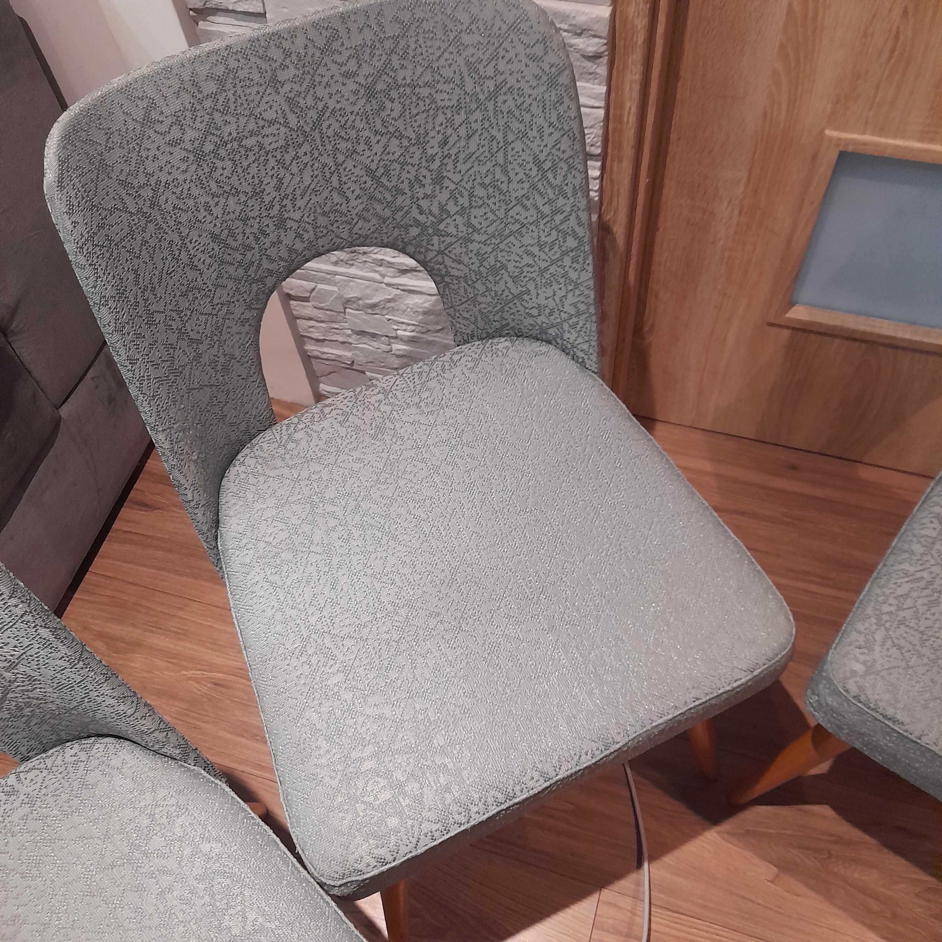Krzesła typu muszelka 1020 B