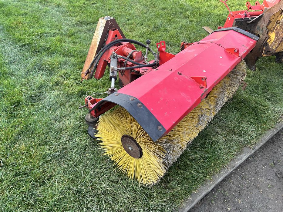 Traktorek  4x4 traktor ciagniczek ogrodniczy sadowniczy z osprzetem