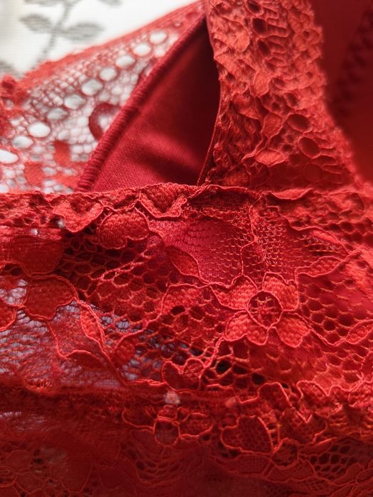 Cropp top cały z koronki na regulowane ramiączka rozm 42/44C. Secret P