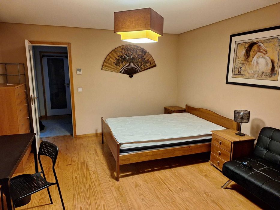 Quarto em Moradia Antas - ambiente calmo