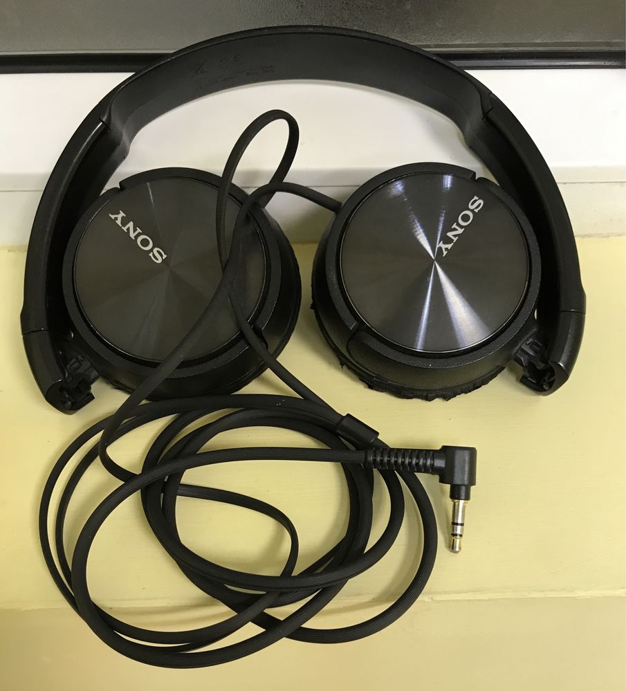 Надежные наушники SONY MDR-ZX310.