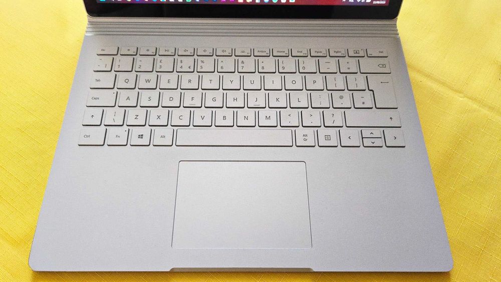 MS Surface Book 2, i7 | 16 GB RAM | SSD 512 GB | GTX 1050 (dedykowana)