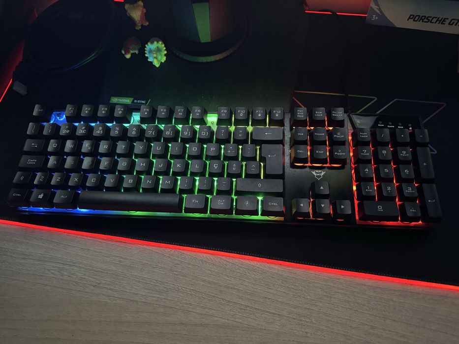 Vendo teclado gaming, rato gaming e tapete gaming