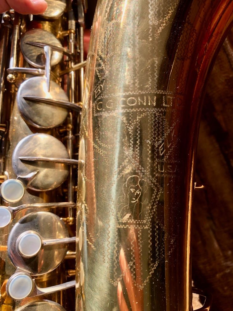 Saxofone tenor Conn 10M naked lady