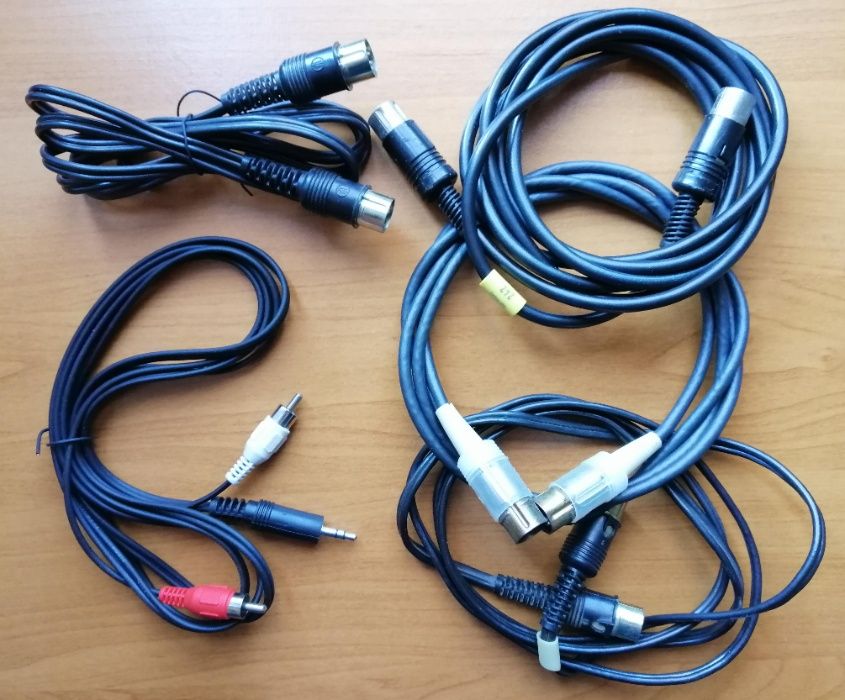 Сетевой коммутатор (свич), кабели, переходники для компьютера и аудио