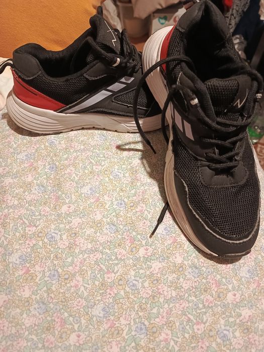 Красовки р. 38 крепкі