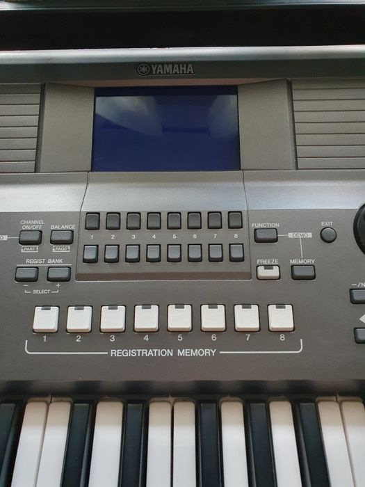 Keyboard YAMAHA PSR-S 670
