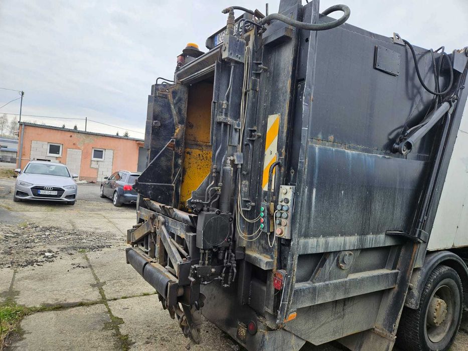 MAN LE220 B Śmieciarka rok. prod. 2002