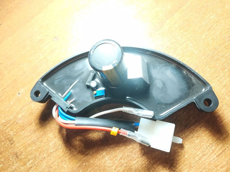 Avr АВР  регулятор для генератора 5-7 кВт 250 вольт 470 микрофарад