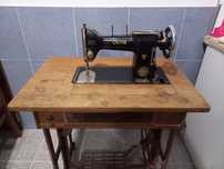 Máquina de costura Oliva antiga / vintage