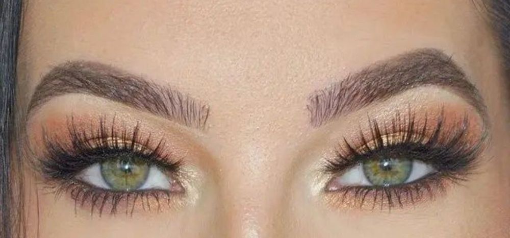 Фарбування брів професійною фарбою