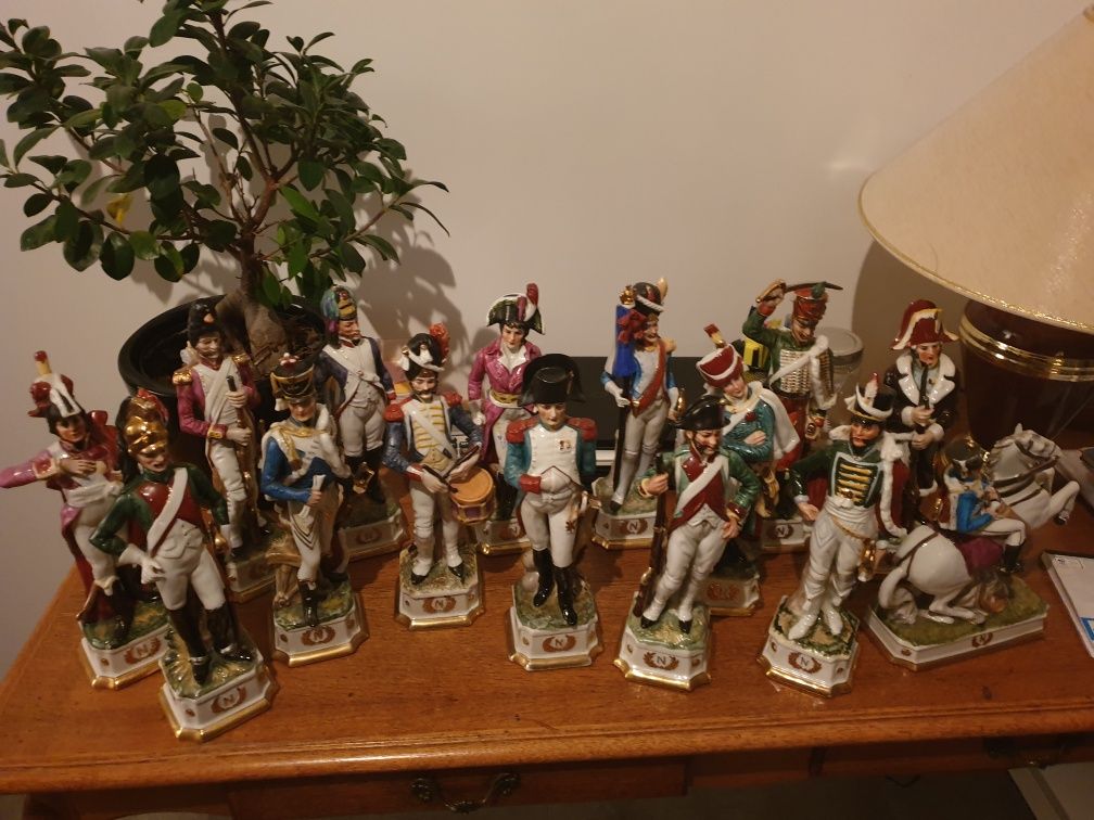 Kolekcja figurek z porcelany Napoleon i jego oficerowie