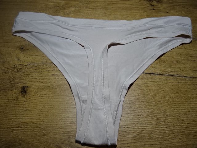 Marks & Spencer bezowe stringi nowe 44